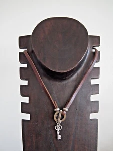 Collier / Bracelet Clé - Cuir Marron / Métal argenté - Bijoux UNISEX colliers - Picture 1 of 4