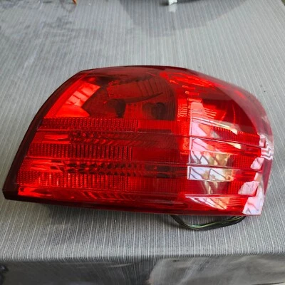 Luz trasera derecha del lado del pasajero Nissan Rogue 14-15 Rogue Select 2008-2013* Foto 1 de 4