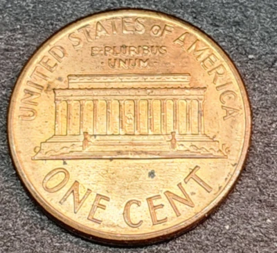 1989 Lincoln Cent big Error! Off Center Red Uncirculated - Image 1 of 3