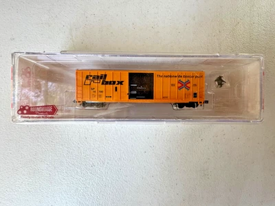 Roundhouse #82502 N 50' FMC Box Car-Railbox/SP Re-Stencil #16700 w/case- LN - Image 1 of 4