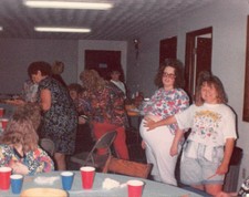 Vtg 80s Color Photo Women Pregnant Woman Family Friends House Dinner Party #8