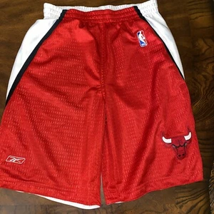 CHICAGO BULLS Team SHORTS NBA Reebok Reversible MED Mesh Sewn Logo Basketball - Picture 1 of 6