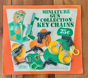 Vintage Gumball Machine Prize Display Card Miniature Gun Collection Key Chains - Picture 1 of 2