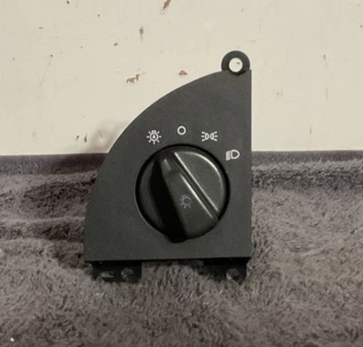 03-11 Lincoln Town Car Headlight Switch - Image 1 of 4