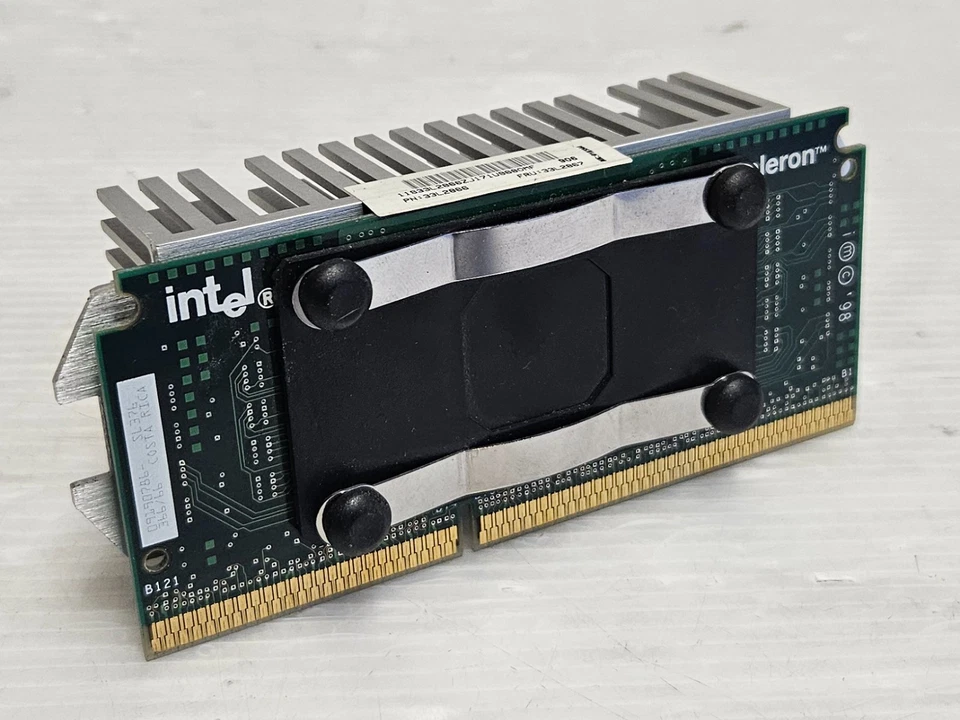 Intel Celeron 366MHz, Slot 1, SL376, 128KB Cache, FSB 66MHz, With Heatsink - Image 1 of 3