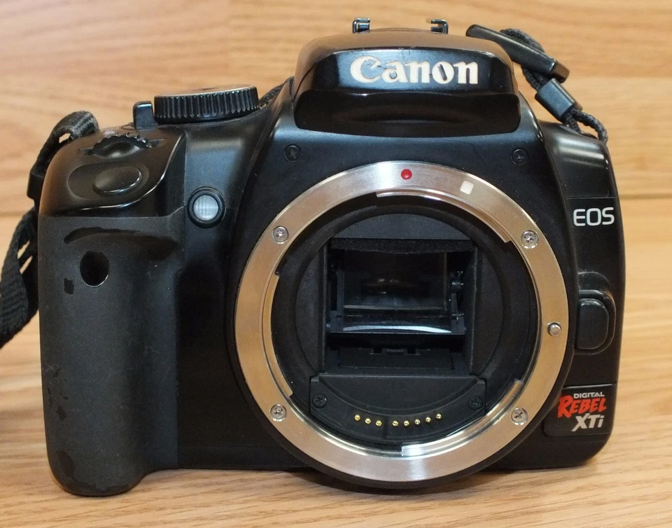 *FOR PARTS* Canon EOS Rebel XTi (DS126151) 8.1V Digital Camera **READ** - Image 1 of 4