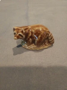 1985-1996 Series 2 ANIMALS Wade Whimsie Red Rose Tea Figurine-RACCOON - Picture 1 of 1
