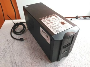 Smart-UPS défectueux APC SMC1500C 120V 8 prises erreur sans batterie en l'état - Photo 1/8