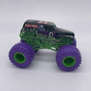 Spin Master Monster Jam Grave Digger Purple Wheels Truck 1:64 - Picture 1 of 6