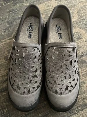 NUEVO J-41 Jambu JBU Cuero Gris Peltre Flor Silvestre Sin usar, en caja Recortes Florales Para Mujer 6.5 Foto 1 de 4