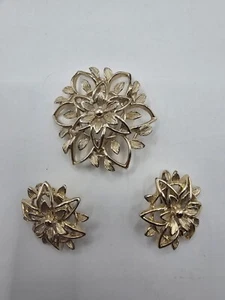 Vintage Sarah Coventry Flower/Leaf Set Brooch/Pin w/Clip on Earrings - Picture 1 of 2