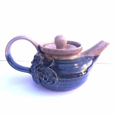 Hermosa tetera de cerámica artística Сlay tetera bronceada y verde azulado aplicada floral Foto 1 de 4