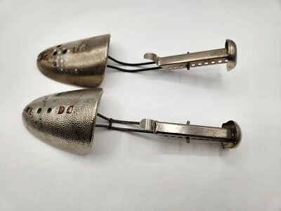 Camillas antiguas ajustables vintage de acero estampado de metal para zapatos  Foto 1 de 4