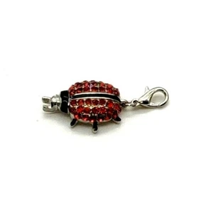 Dije de broche de langosta Ladybug de diamantes de imitación rojos en tono plateado de colección - Imagen 1 de 4