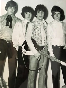 PINK FLOYD - CHART TOPPING ROCK BAND - SUPER UNSIGNED B/W PHOTOGRAPH - Picture 1 of 1