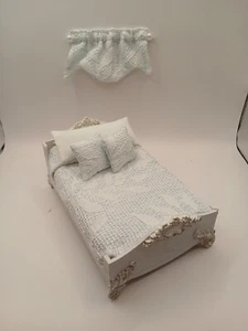 1:12 Scale Blue & White Knit Floral Comforter Set Full Size Valance Not Encluded - Picture 1 of 7