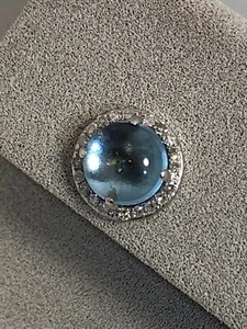 18 K WHITE GOLD BLUE TOPAZ & DIAMOND HAL0 STUD EARRING - A SINGLE EARRING - Picture 1 of 3
