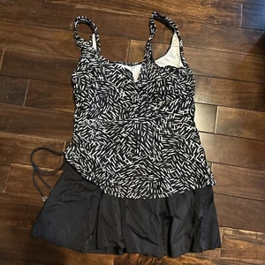 Azul Lycra Black and White One Piece Swimsuit Dress Size 14 NWT - Picture 1 of 4