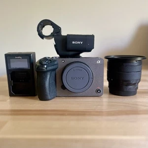 Sony FX30 Camera + XLR Handle, Simga 10-18mm Lens & SmallRig Dual Charger Lot - Picture 1 of 6