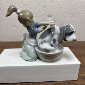 Vtg figurine 1987 “Bashful Bather” Girl Bathing A Hound Dog Lladro #5455 - Picture 1 of 8