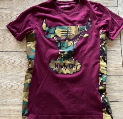 Chicago Bulls Hardwood NBA Classics - Image 1 of 4