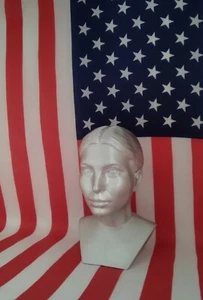 Ivanka, Donald Trumps erste Tochter Büste Statue 3D-gedruckt Größen 4" 6" 8" 12" - Bild 1 von 12