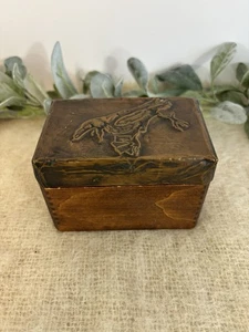 Caja de madera vintage porta cartas baraja pájaro con tapa de cartas tiene capacidad para 2 barajas - Imagen 1 de 8
