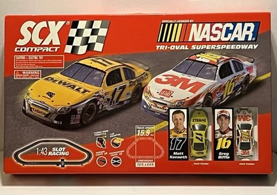 SCX Compact Nascar Tri-Oval Super Speedway 1:43 Slot Racing Set - Sellado/NUEVO EN CAJA Foto 1 de 4