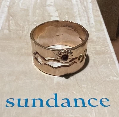 Nuevo con etiquetas Catálogo Sundance Color Oro Rosa Banda Ancha “Anillo Granate Vid” Talla 7 $120 Foto 1 de 4