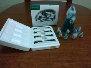 Vintage Abt. 56 Weihnachtsdorf Stechpalme geteilter Schienenzaun 4-teiliges Set #52722 & Bäume - Bild 1 von 22