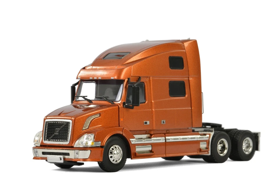 WSI 33-2031-03 Volvo VN780 tractor de 3 ejes con dormitorio - bronce 1/50 sin usar, en caja Foto 1 de 1