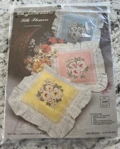 Extension Silk Flowers Pillow Cross-Stitch kit - Blue Retro - Picture 1 of 2