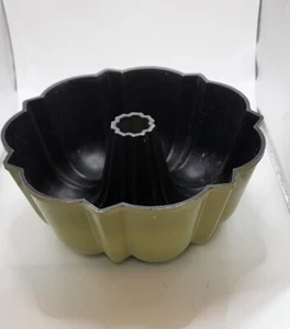 De colección Mini Nordic Ware Bundt Tubo Acanalado Sartén Verde Aguacate 6 Tazas 9" Cacerola para Pasteles - Imagen 1 de 8