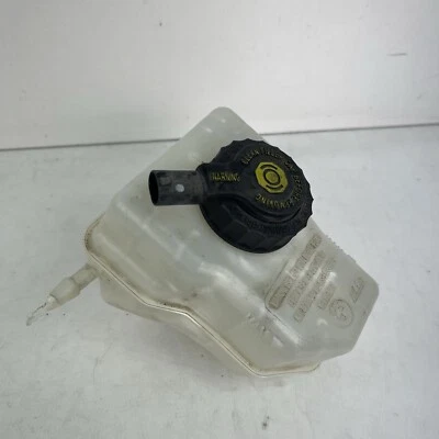 2012 2013 2014 2015 BMW X1 - Reservatório de fluido de freio / TANQUE 6764117 FABRICANTE DE EQUIPAMENTO ORIGINAL - Imagem 1 de 4