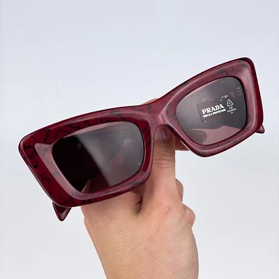Gafas de sol Prada para mujer mármol etrusco rojo violeta ojo de gato PR13ZS 15D08S NUEVAS Foto 1 de 4