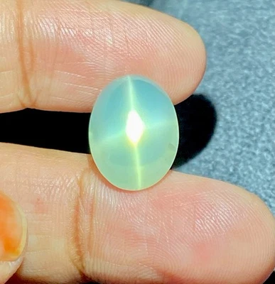 9.97cts Sharp Line Natural Earth Mined Green Moonstone Catseye Loose Gemstone - Image 1 of 3
