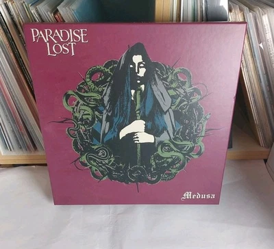 PARADISE LOST - Medusa Box set / CD+ picture LP+ Flagge+ 7"+ Poster+ Kerze / neu - Bild 1 von 4