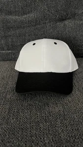 Gorra de béisbol vintage en blanco marca KC blanca/negra de algodón de dos tonos con cierre a presión - Imagen 1 de 3