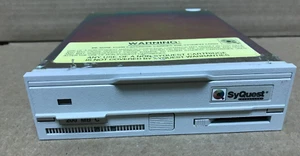 SyQuest SQ5200C, SCSI, 5.25 Cartridge Drive, R/W 200MB,supports 88M and 44MB - Afbeelding 1 van 2
