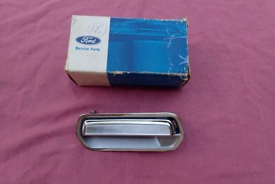 Ford Torino 1972-77 camioneta puerta trasera puerta manija ¡Nuevo de Lote Antiguo! D2OZ-71430A70-A Foto 1 de 4