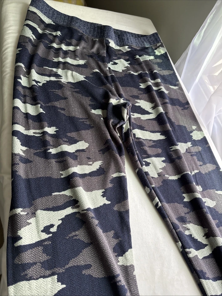 Pantalones de pijama camuflados CuddlDuds para dama talla L en gris marino como nuevo  Foto 1 de 4