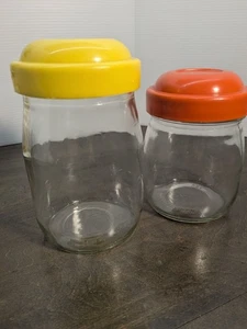 Juego de dos recipientes de vidrio Carlton vintage con tapas amarillo y naranja - Imagen 1 de 8