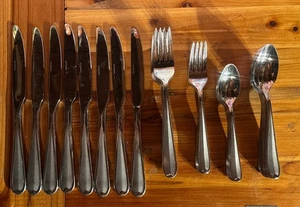 Oneida Edelstahl Besteck 29 Teile Konvolut Löffel Gabeln Messer schön - Bild 1 von 10