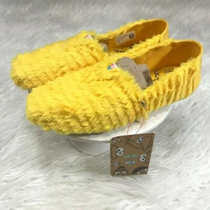 TOMS X SESAME STREET BIG BIRD FAUX FEATHER "NWT" TOMS WMN CLASSIC - Picture 1 of 4