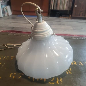 Antike durchscheinende milchweißes Glas gewellte Hänge Pendelleuchte elektrisch - Bild 1 von 8