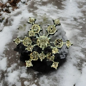 Vintage silberfarbene klare Strass Schneeflocke Brosche Anstecknadel 1,75" Winter Markenlos - Bild 1 von 7
