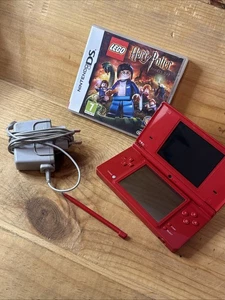 Console Nintendo DSi Rouge avec chargeur Officiel et 1 jeu Lego Harry Potter - Imagen 1 de 14