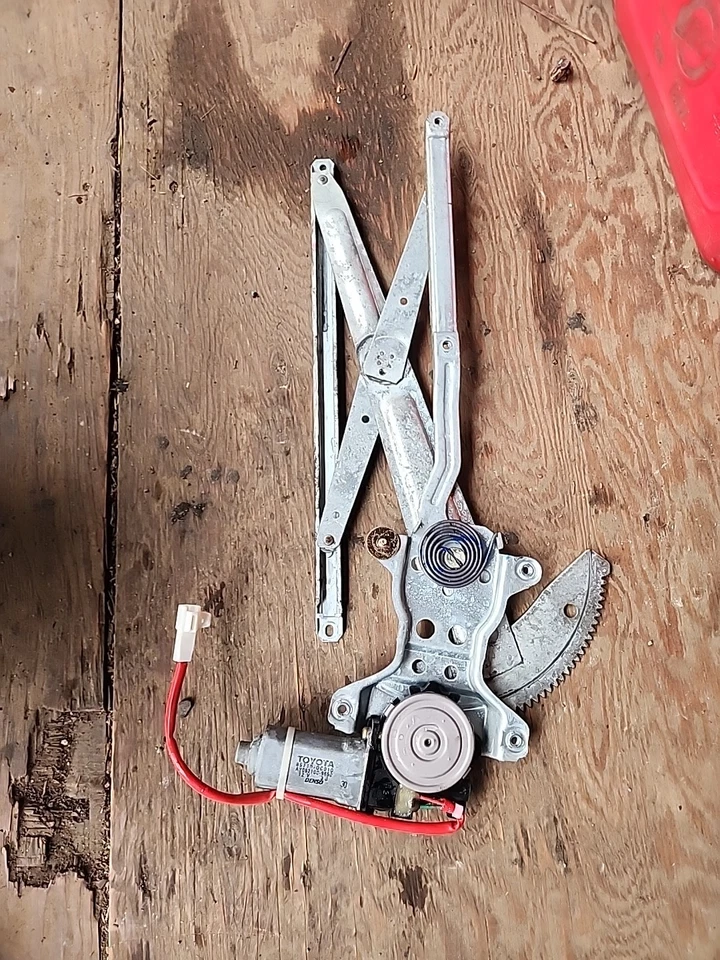 2000-2006 Toyota Tundra Extended Cab Passenger Side Right Power Window Regulator - Image 1 of 1