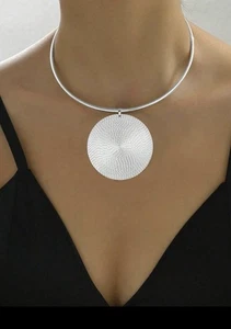 Silver Choker Collar Necklace Minimalist Retro Disc Pendant Neck Jewellery *UK* - Picture 1 of 2