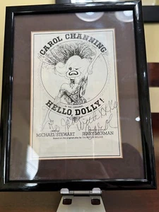 HELLO DOLLY PROGRAMM SPIELZETTEL SIGNIERT VON CAROL CHANNING - THEATER AUTOGRAMM GERAHMT - Bild 1 von 4